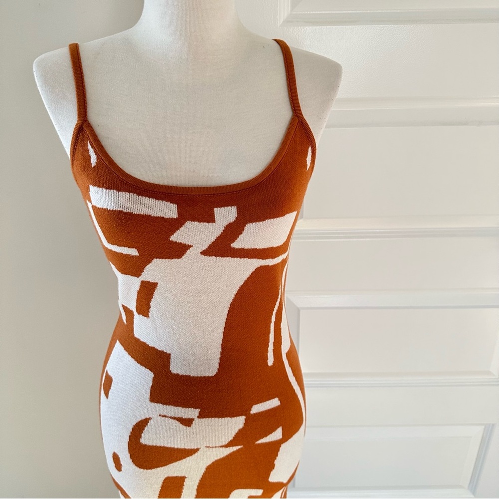 Sleeveless Orange and White Abstract Midi Dress - Picture 6 of 10